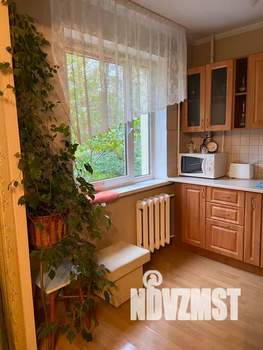 Студия квартира, посуточно, 35м2, 1/4 этаж