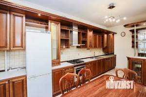 4-к квартира, вторичка, 130м2, 3/9 этаж