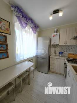 2-к квартира, вторичка, 37м2, 1/4 этаж