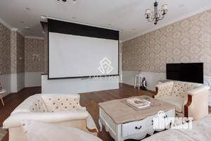 4-к квартира, вторичка, 182м2, 1/4 этаж
