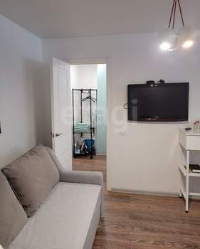 2-к квартира, вторичка, 44м2, 1/4 этаж