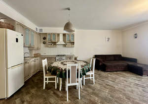 2-к квартира, вторичка, 75м2, 2/4 этаж