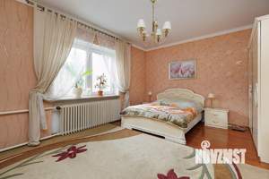 4-к квартира, вторичка, 140м2, 1/4 этаж