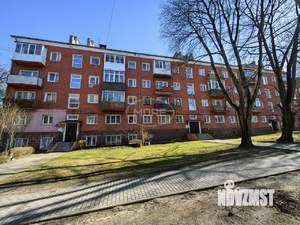 2-к квартира, вторичка, 37м2, 1/4 этаж