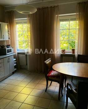 4-к квартира, вторичка, 136м2, 3/3 этаж