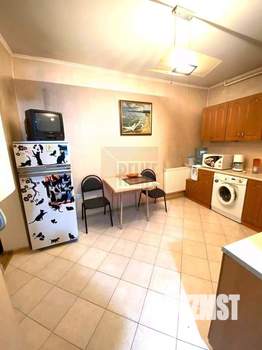 2-к квартира, вторичка, 39м2, 1/4 этаж
