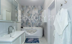 2-к квартира, вторичка, 101м2, 7/9 этаж