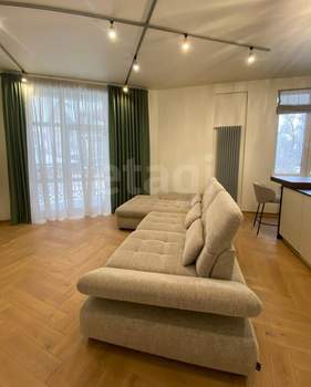 2-к квартира, вторичка, 60м2, 1/4 этаж