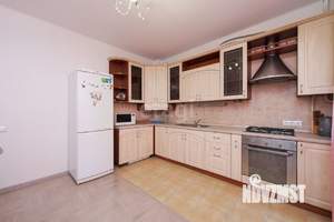 2-к квартира, вторичка, 70м2, 1/4 этаж