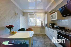 4-к квартира, вторичка, 102м2, 2/4 этаж