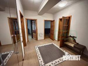 4-к квартира, вторичка, 102м2, 1/5 этаж