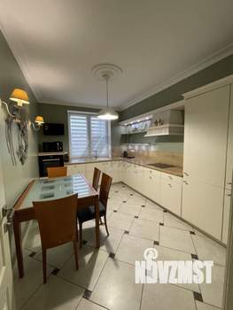 2-к квартира, вторичка, 66м2, 1/8 этаж