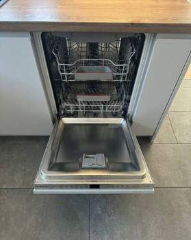 2-к квартира, вторичка, 61м2, 1/10 этаж