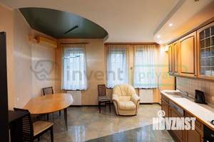 3-к квартира, вторичка, 140м2, 2/4 этаж