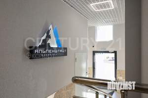 2-к квартира, вторичка, 72м2, 1/9 этаж