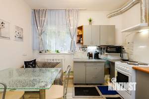 2-к квартира, вторичка, 38м2, 1/4 этаж