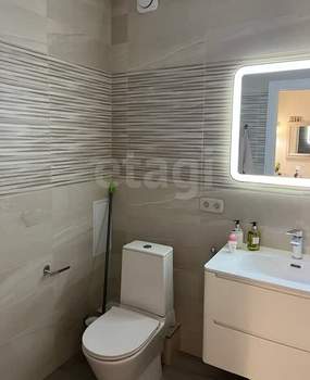 2-к квартира, вторичка, 63м2, 1/10 этаж