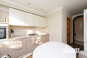 2-к квартира, вторичка, 63м2, 1/6 этаж