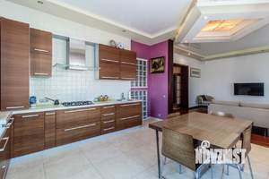 3-к квартира, вторичка, 140м2, 4/7 этаж