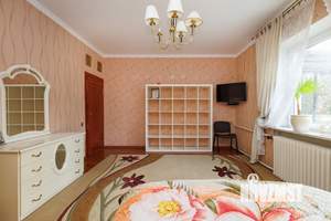 4-к квартира, вторичка, 140м2, 1/4 этаж