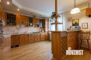 4-к квартира, вторичка, 175м2, 3/5 этаж