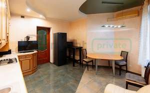 3-к квартира, вторичка, 140м2, 2/4 этаж