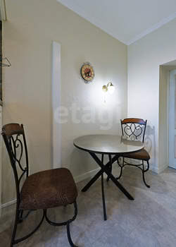 4-к квартира, вторичка, 98м2, 2/4 этаж