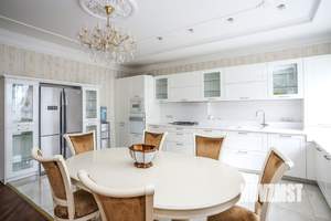 5-к квартира, вторичка, 193м2, 4/4 этаж