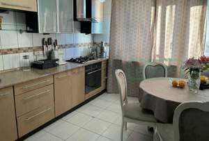 3-к квартира, вторичка, 72м2, 9/9 этаж