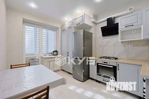 2-к квартира, вторичка, 57м2, 1/10 этаж