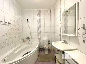 2-к квартира, вторичка, 57м2, 1/3 этаж
