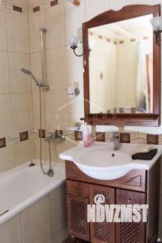 2-к квартира, вторичка, 68м2, 1/6 этаж