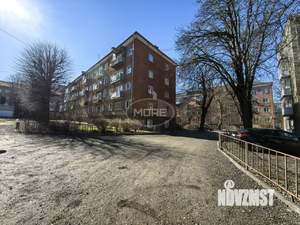 2-к квартира, вторичка, 37м2, 1/4 этаж