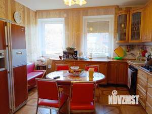3-к квартира, вторичка, 135м2, 1/3 этаж
