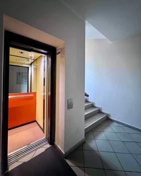 2-к квартира, вторичка, 73м2, 1/8 этаж