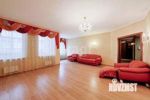 3-к квартира, вторичка, 121м2, 2/4 этаж