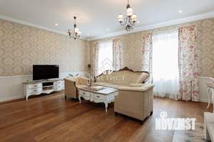4-к квартира, вторичка, 182м2, 1/4 этаж