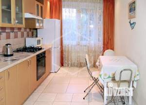 2-к квартира, вторичка, 68м2, 1/6 этаж