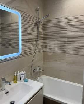 2-к квартира, вторичка, 63м2, 1/10 этаж