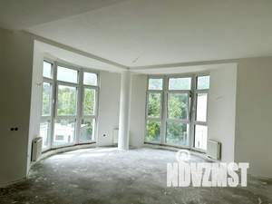 4-к квартира, вторичка, 201м2, 3/5 этаж