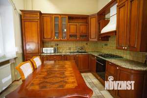 4-к квартира, вторичка, 229м2, 1/4 этаж