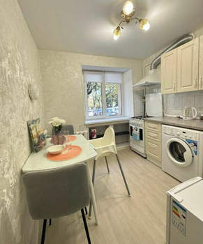 2-к квартира, вторичка, 41м2, 1/4 этаж