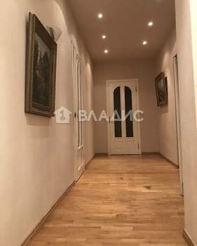 4-к квартира, вторичка, 136м2, 3/3 этаж