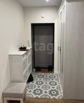 2-к квартира, вторичка, 63м2, 1/10 этаж